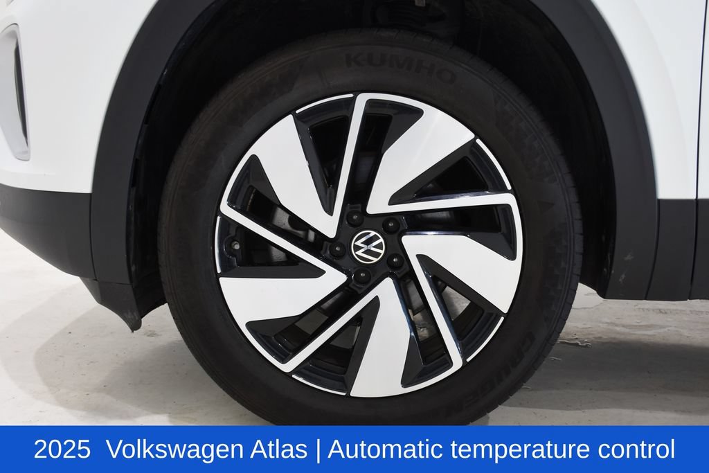 Used 2025 Volkswagen Atlas SE FWD image 6