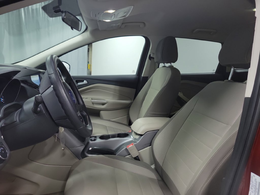 Used 2016 Ford Escape SE w/ Equipment Group 201A AWD/4WD image 16