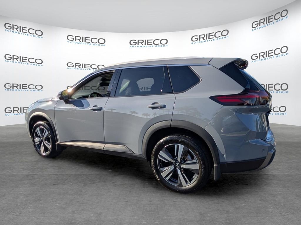 Certified 2025 Nissan Rogue SL FWD image 5