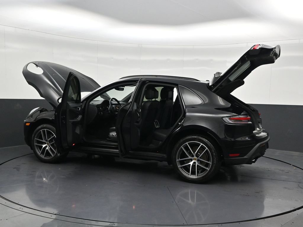 Used 2022 Porsche Macan AWD/4WD image 36