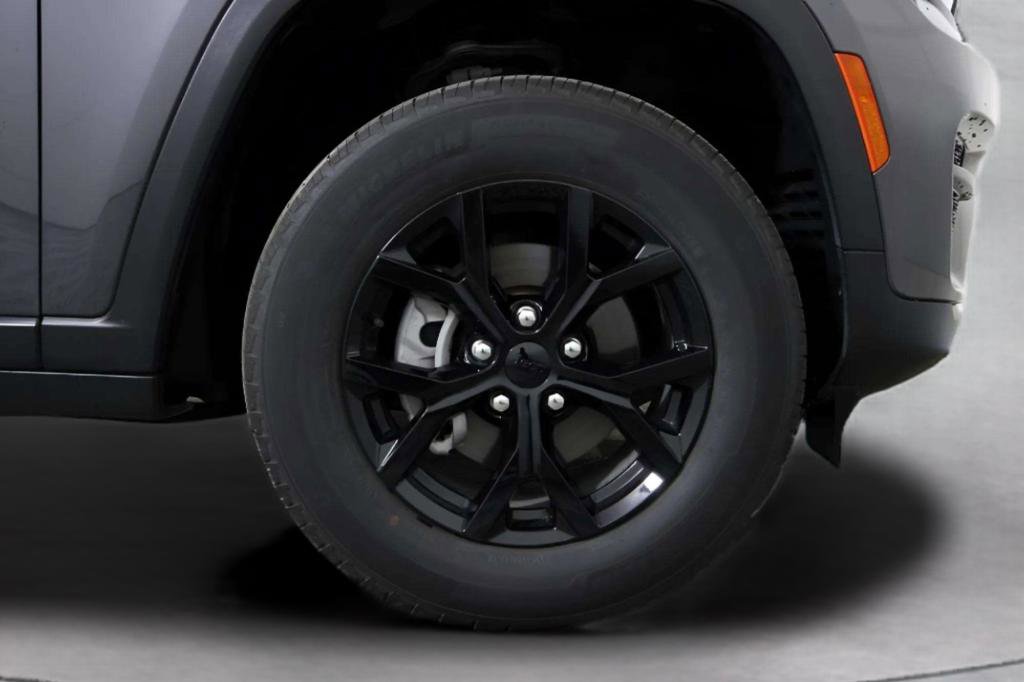 Used 2024 Jeep Grand Cherokee Altitude image 13