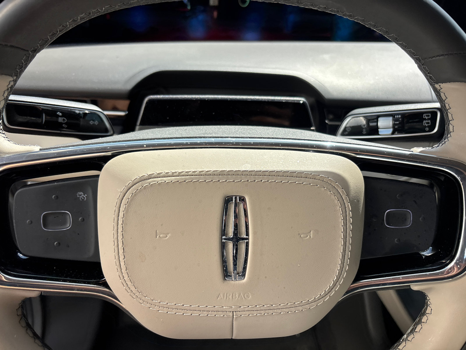 Used 2025 Lincoln Nautilus Premier AWD/4WD image 15