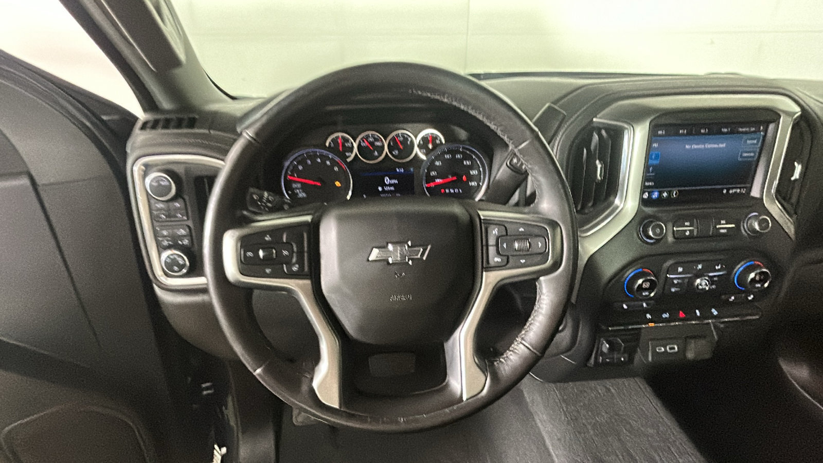 Used 2020 Chevrolet Silverado 1500 LT Trail Boss w/ Convenience Package AWD/4WD image 18