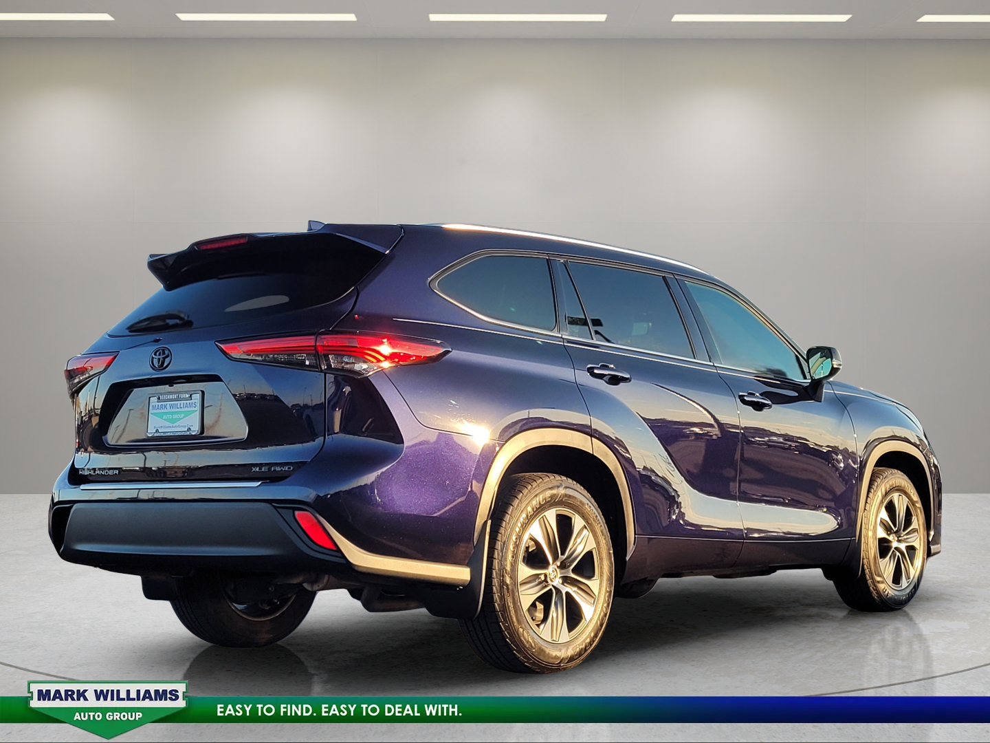 Used 2020 Toyota Highlander XLE AWD/4WD image 4