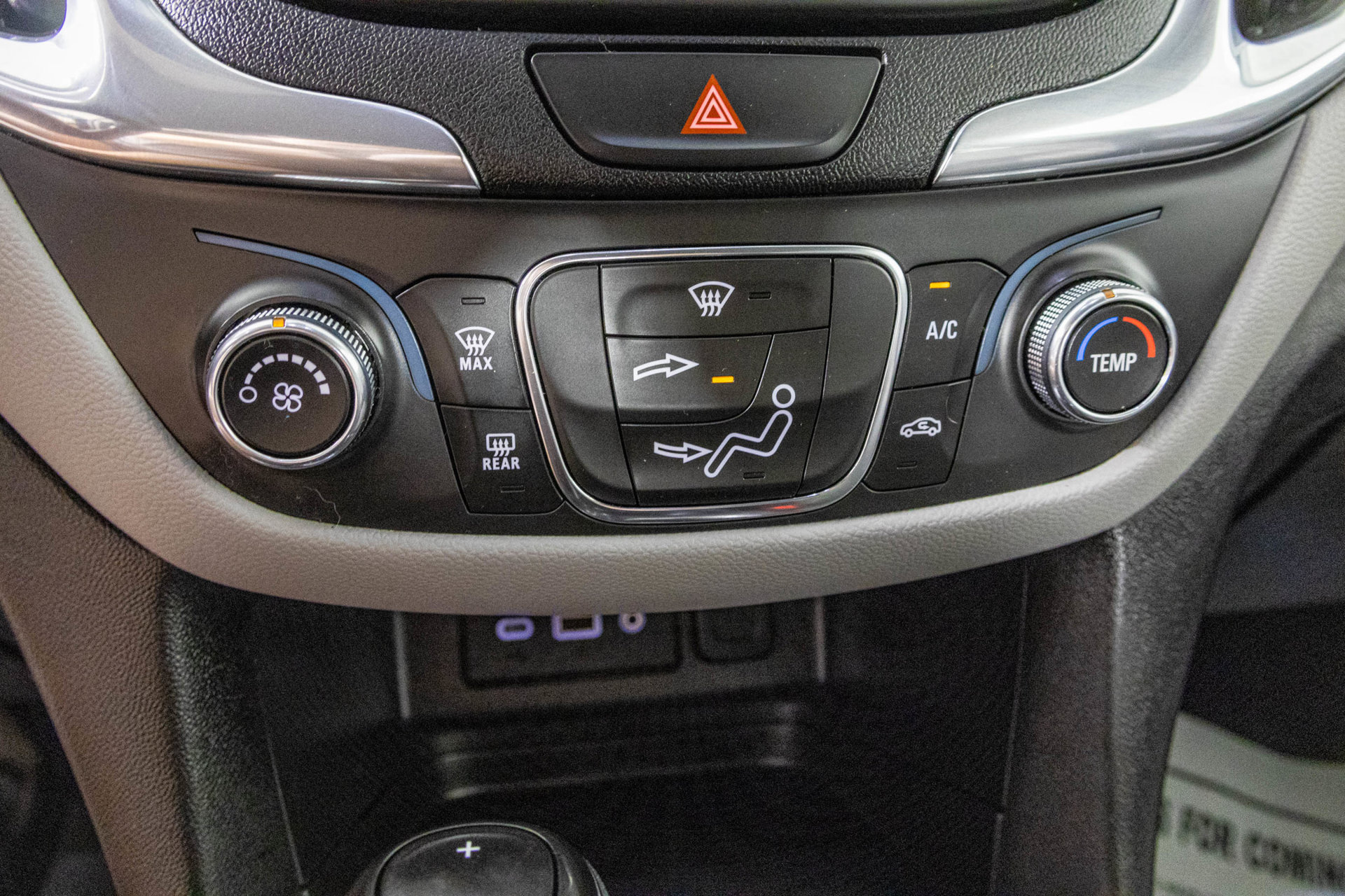 Used 2020 Chevrolet Equinox LS w/ LS Convenience Package FWD image 25