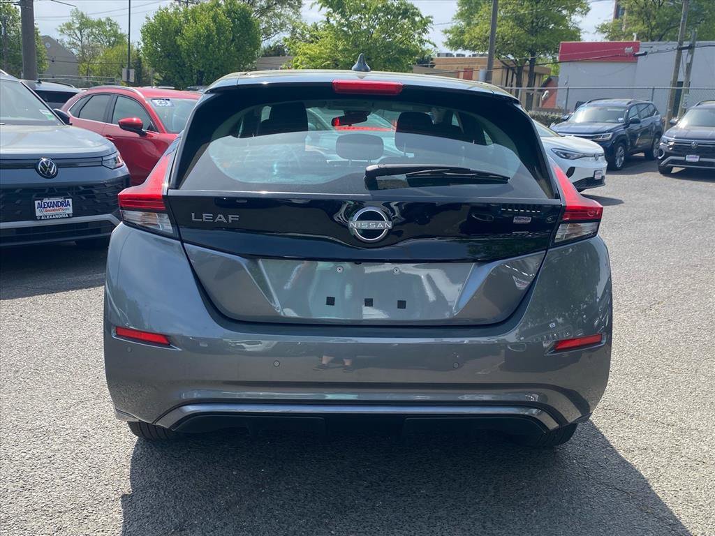 Used 2023 Nissan Leaf S image 4