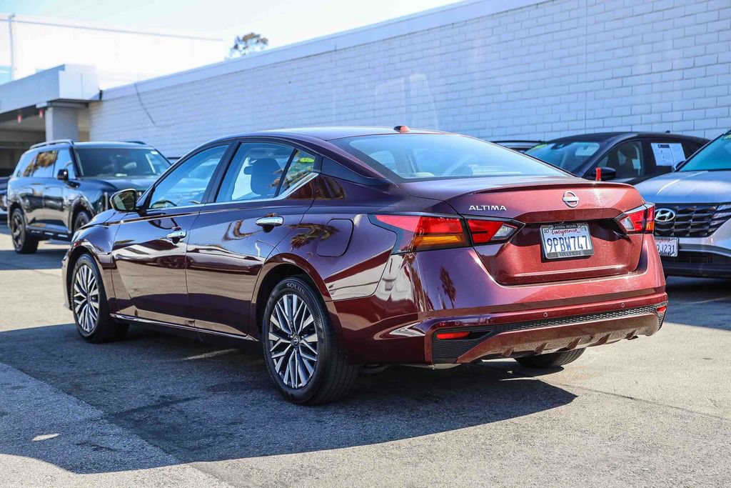 Used 2025 Nissan Altima 2.5 SV FWD image 4