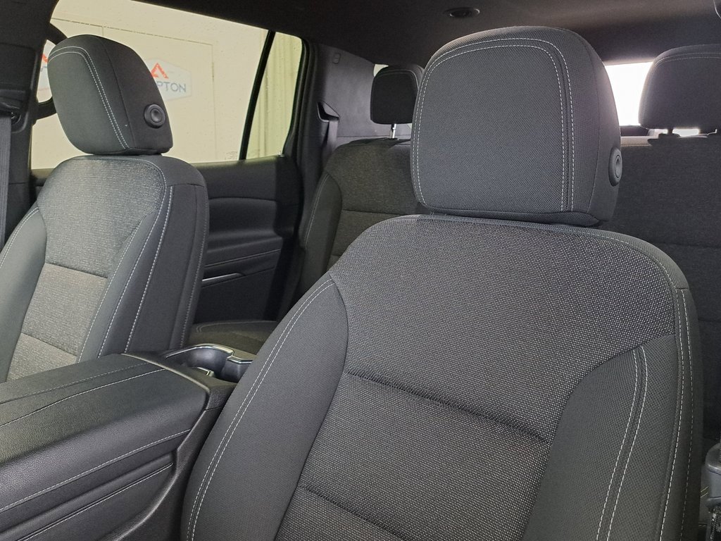 Used 2025 Chevrolet Traverse LT image 26