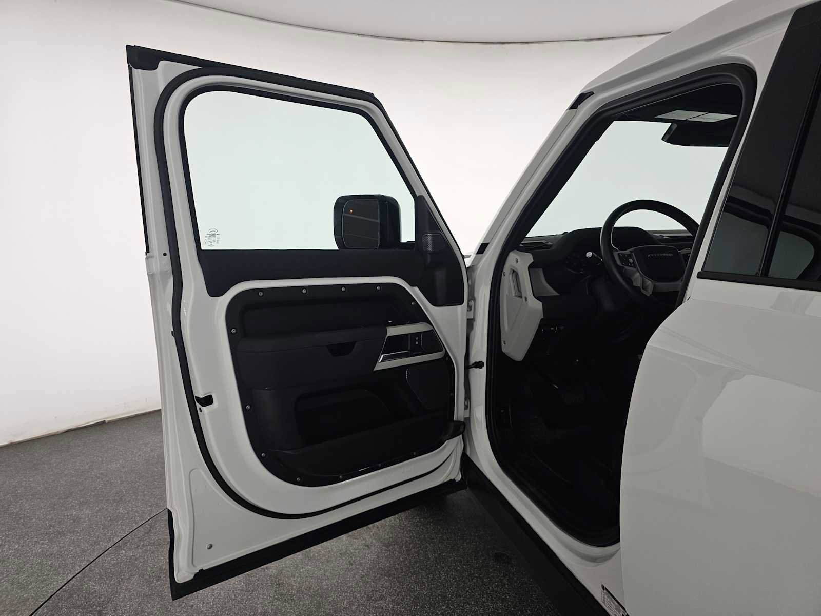 Used 2023 Land Rover Defender 110 S image 19