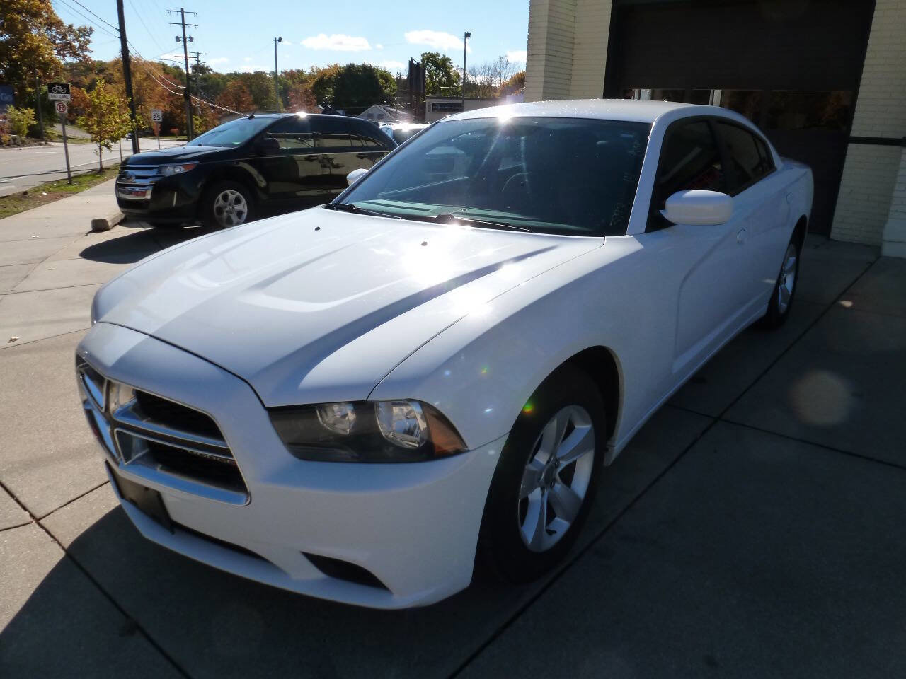 Used 2014 Dodge Charger SE RWD image 4