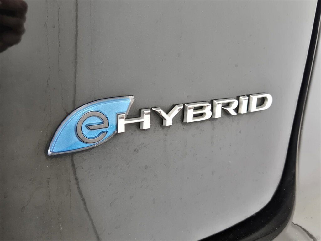 Used 2024 Chrysler Pacifica Select image 12