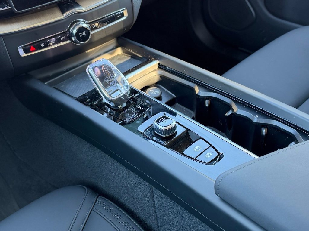 Certified 2026 Volvo XC60 B5 Plus w/ Climate Package AWD/4WD image 16