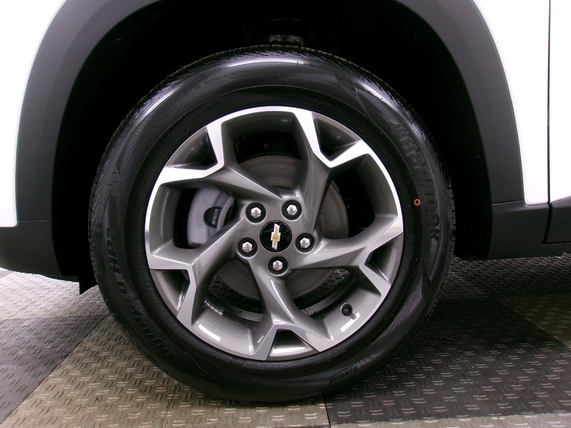 New 2026 Chevrolet Trax LT w/ LT Convenience Package FWD image 16