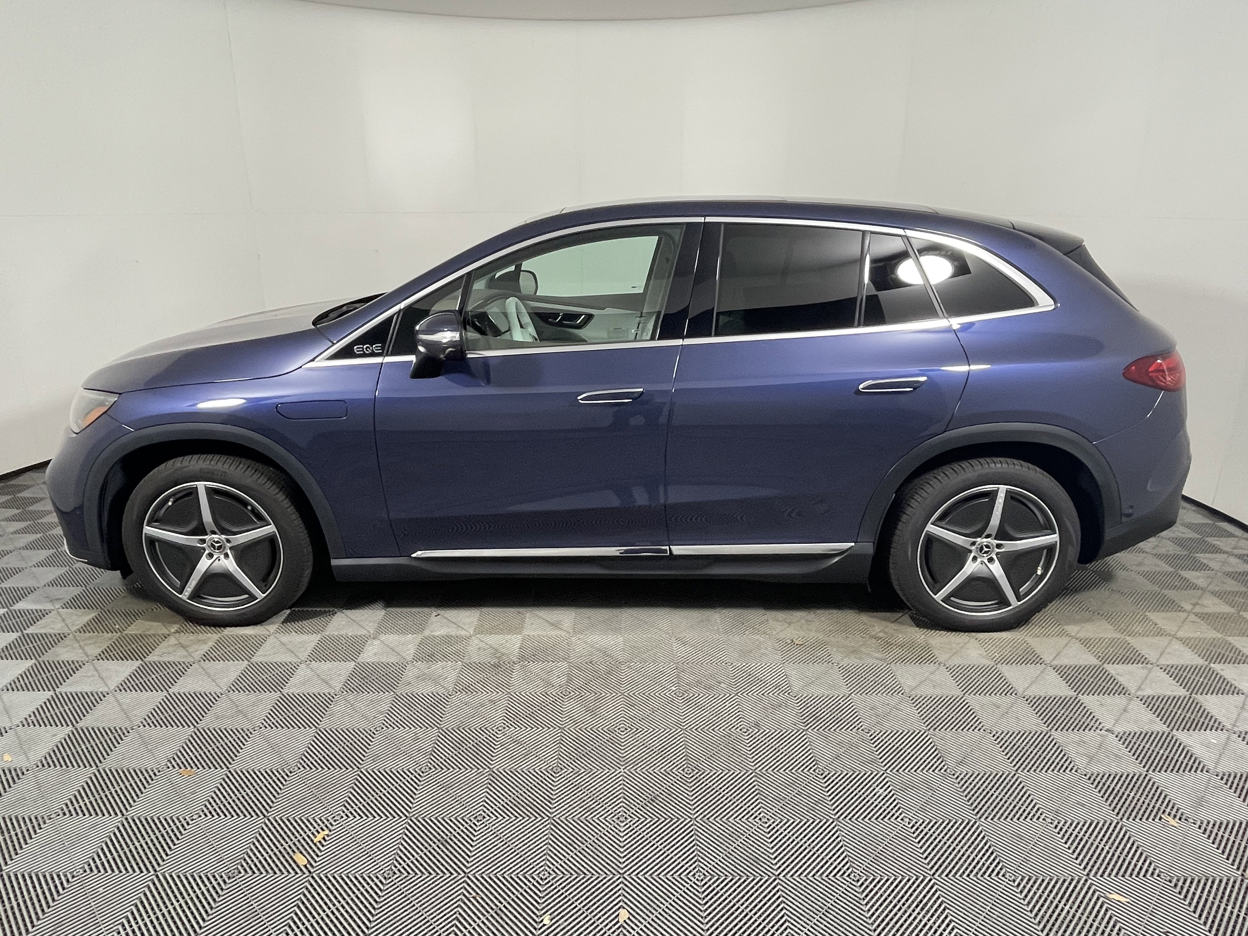 Certified 2023 Mercedes-Benz EQE 500 4MATIC SUV image 2