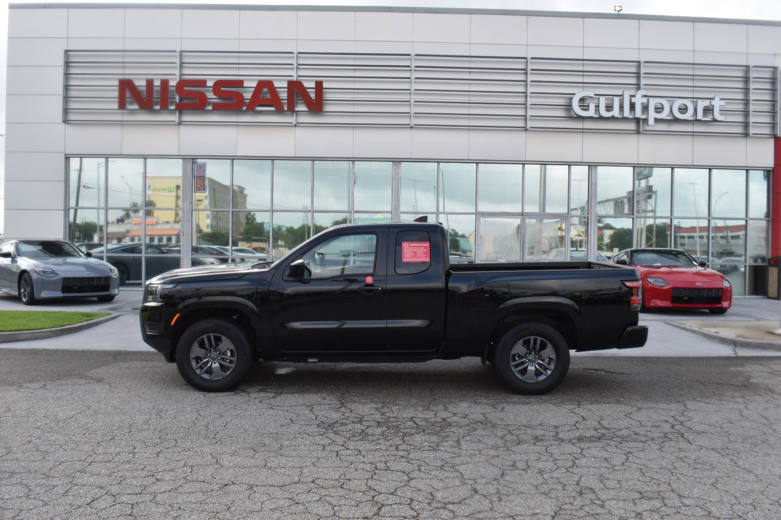 Certified 2025 Nissan Frontier SV RWD image 3