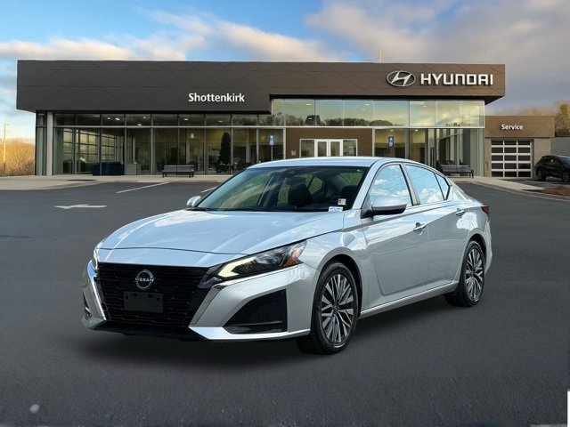 Used 2023 Nissan Altima 2.5 SV