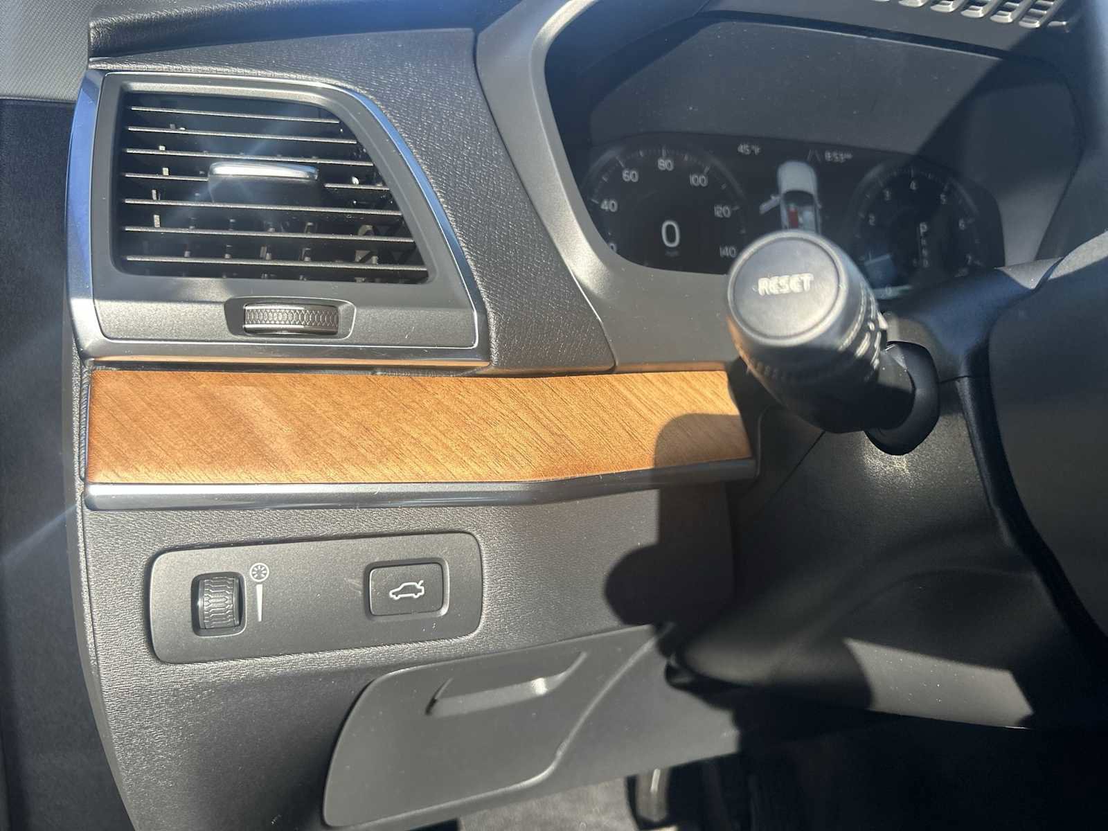 Used 2022 Volvo XC90 T6 Momentum w/ Climate Package image 18