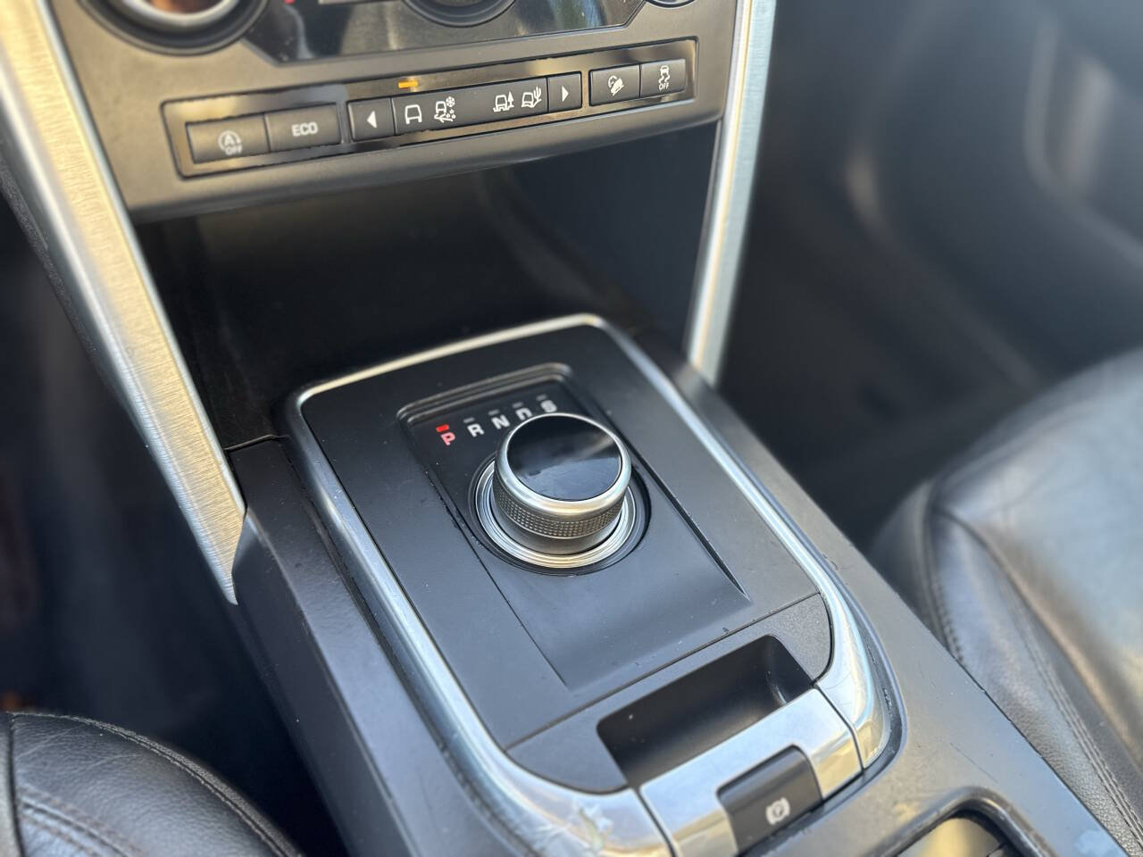 Used 2018 Land Rover Discovery Sport SE AWD/4WD image 14