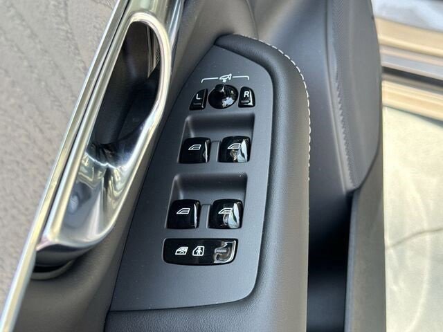 New 2024 Volvo XC90 T8 Ultimate w/ Protection Package Premier image 18