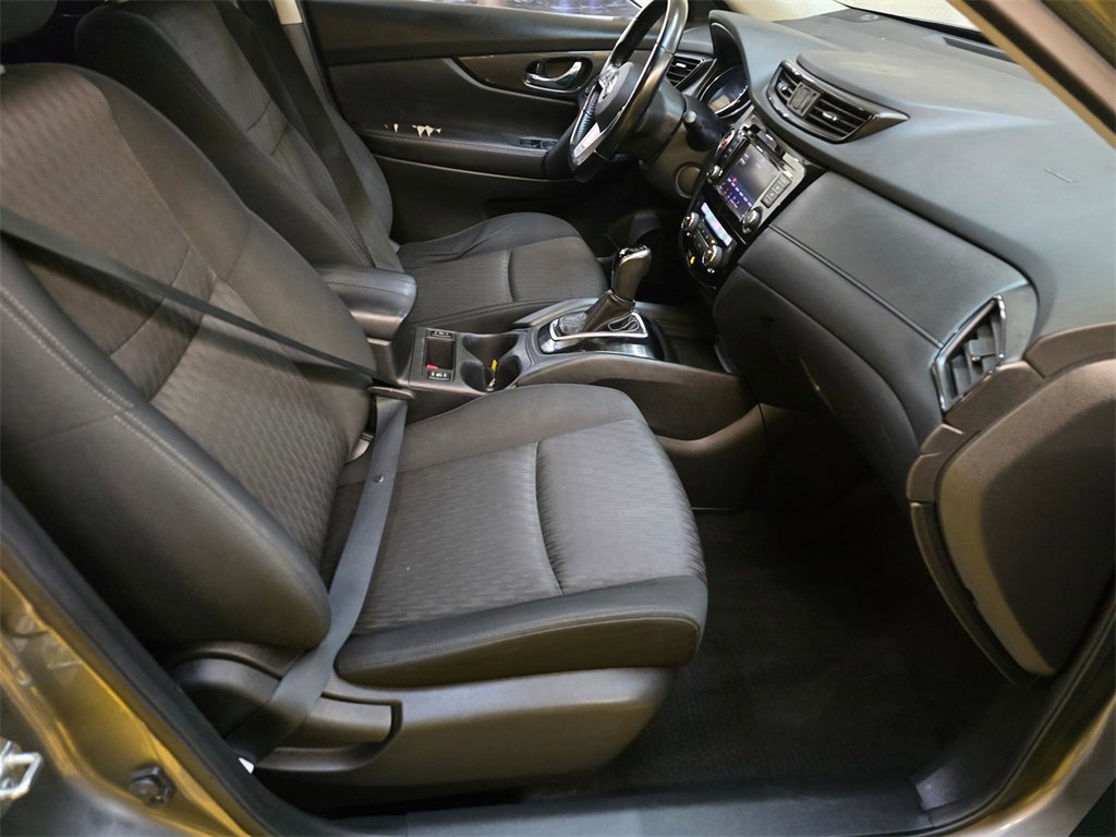 Used 2020 Nissan Rogue SV image 11