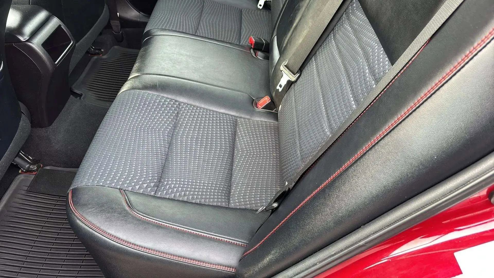 Used 2015 Toyota Camry SE image 14