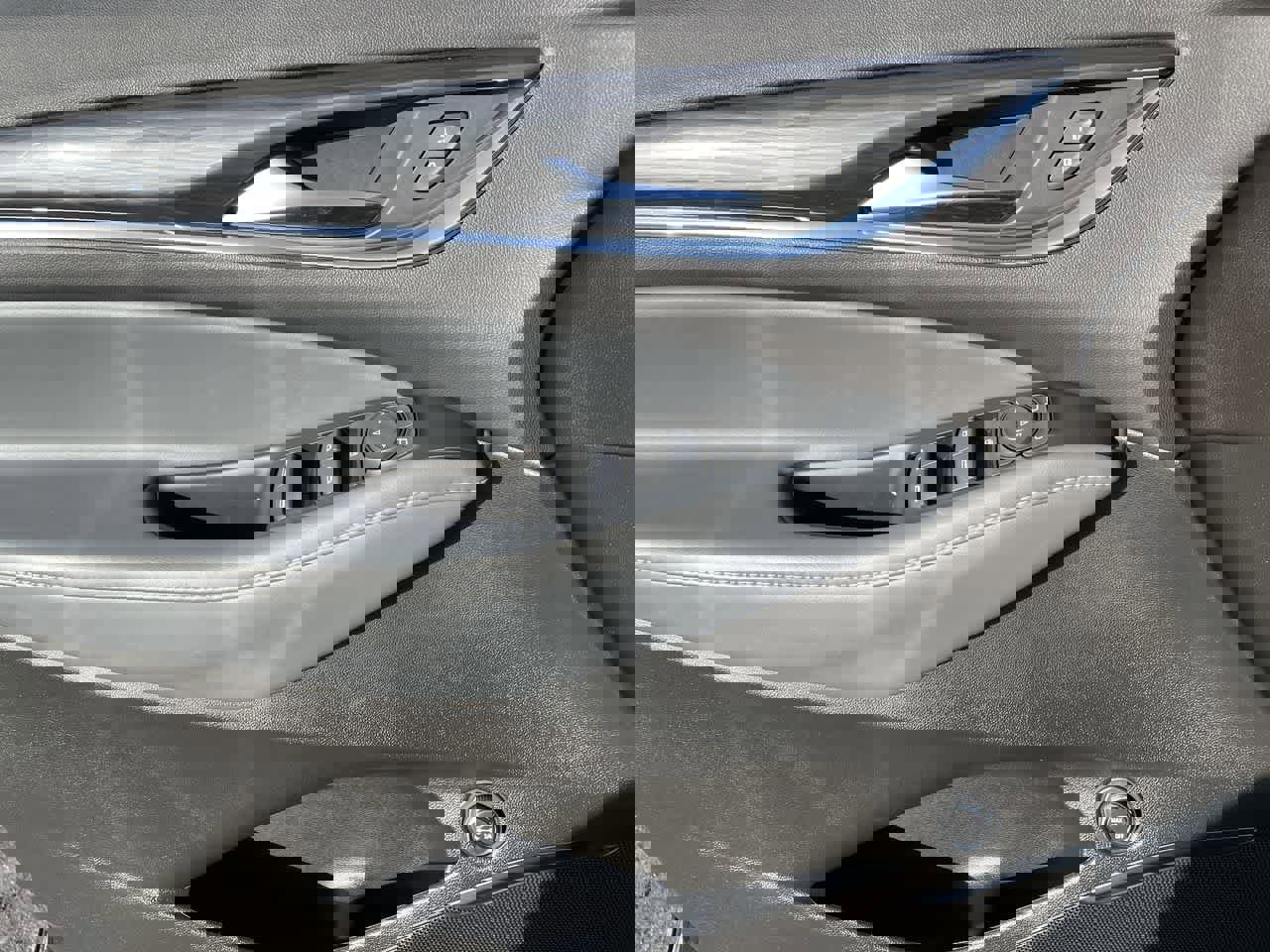 Used 2023 Buick Enclave Essence image 33