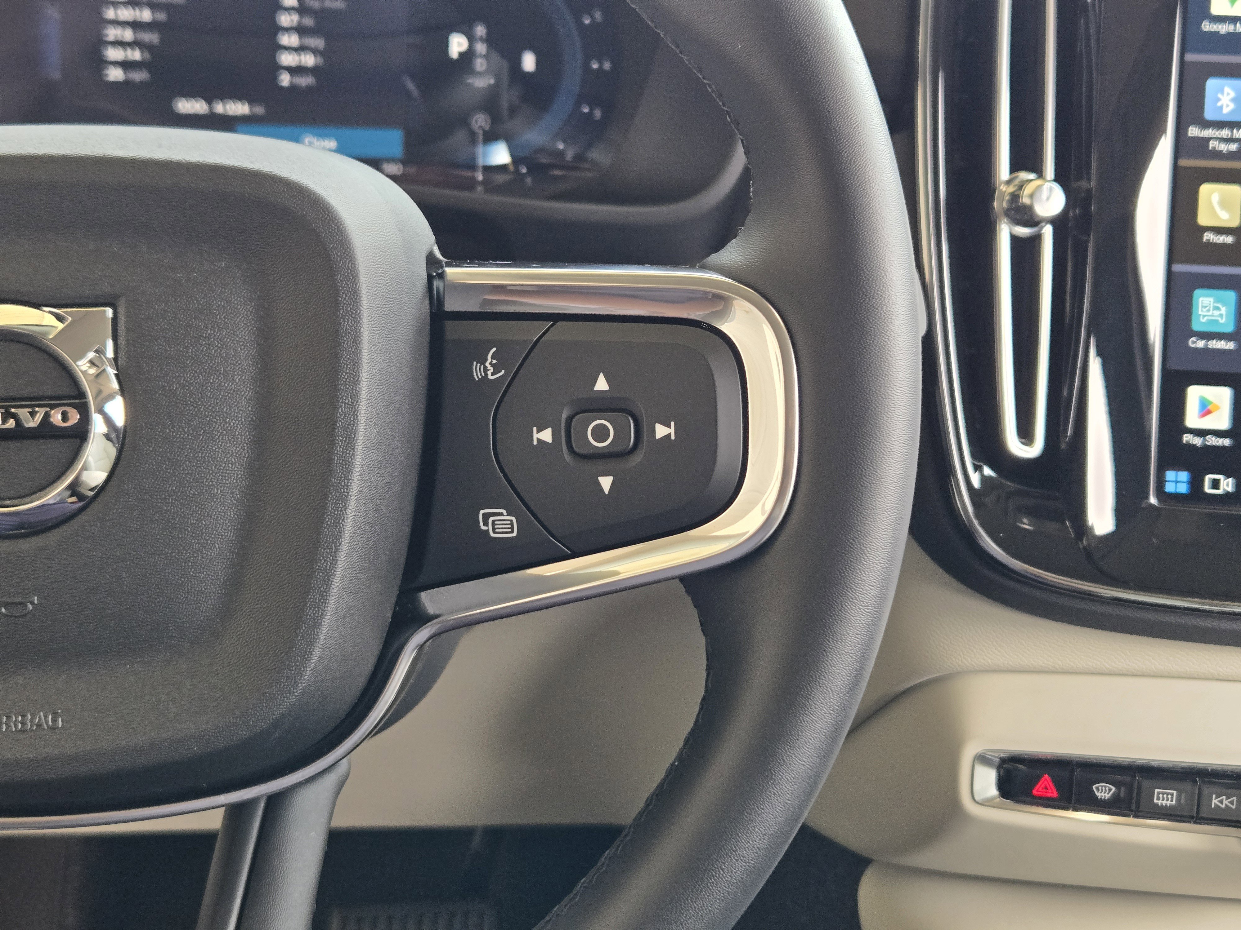 Used 2025 Volvo XC40 B5 Plus w/ Protection Package Premier image 39