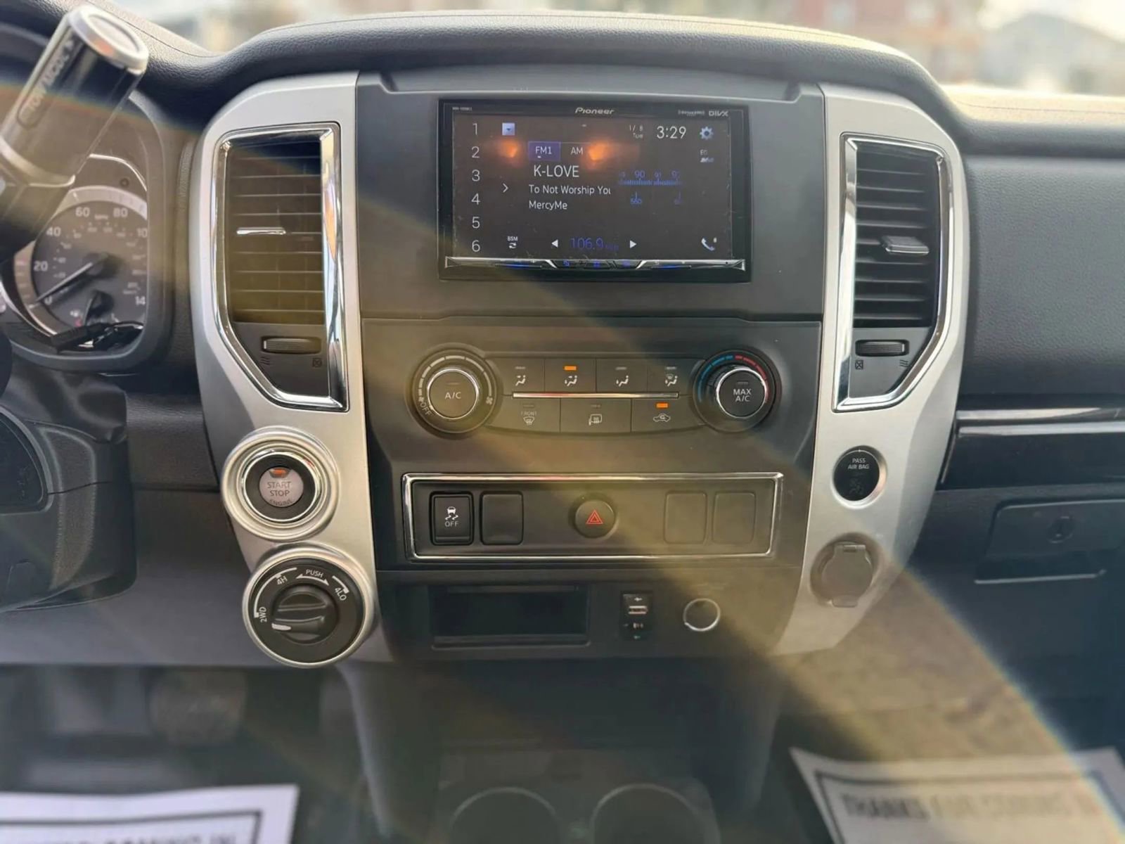 Used 2018 Nissan Titan SV AWD/4WD image 38