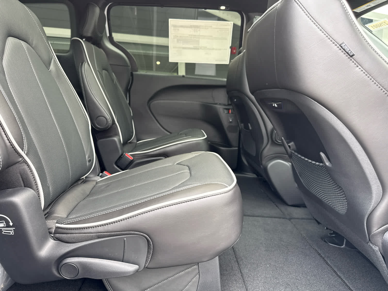 New 2027 Chrysler Pacifica Limited AWD/4WD image 13