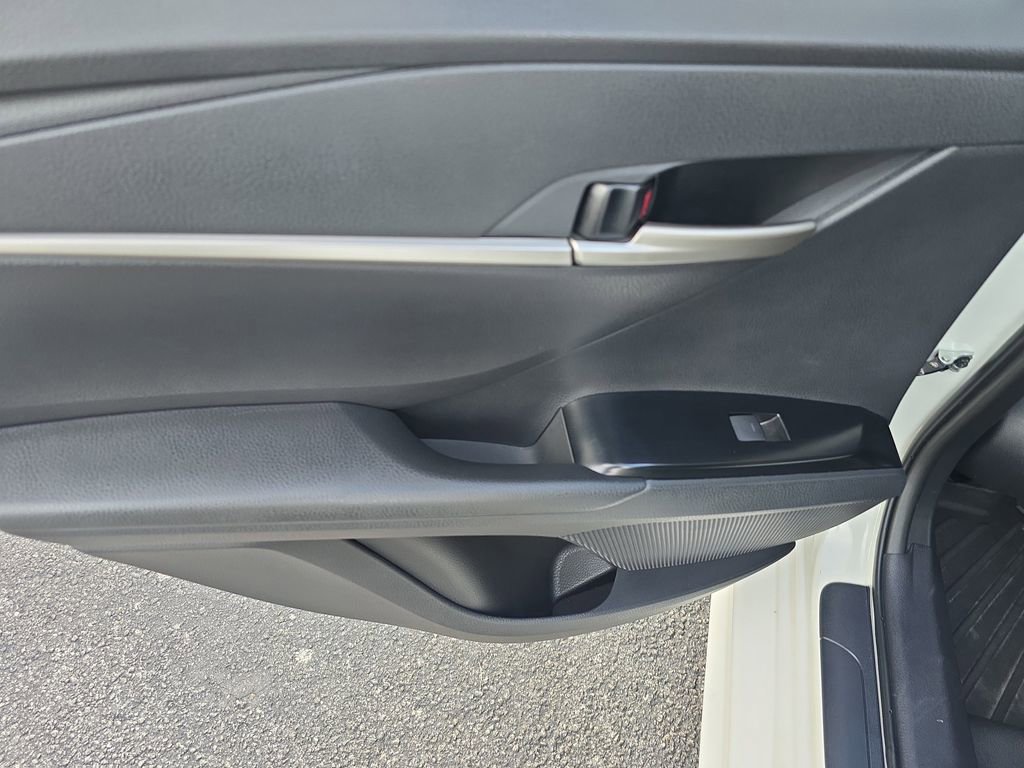 Used 2025 Toyota Camry SE image 9