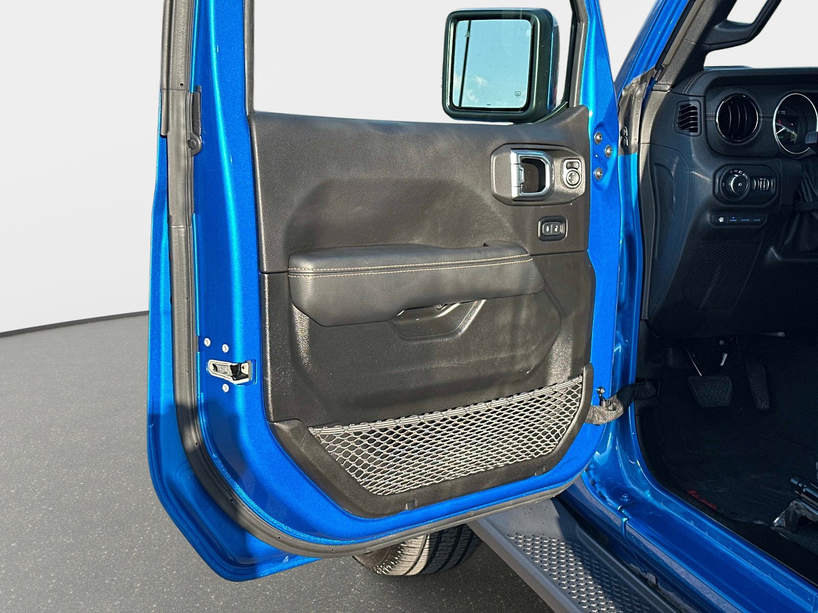 Certified 2022 Jeep Wrangler Unlimited Sahara image 19