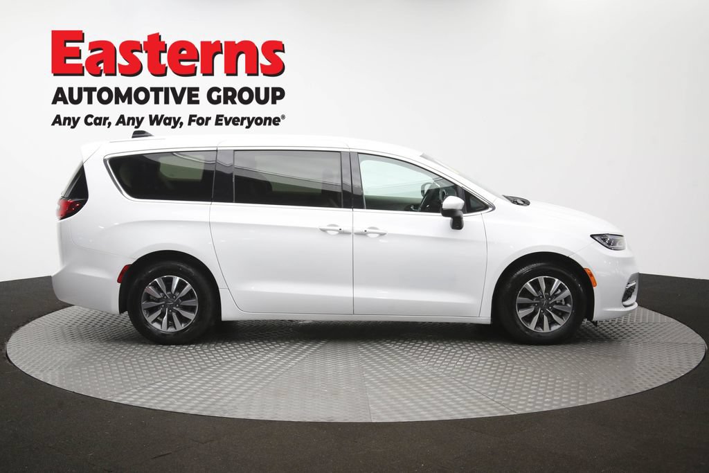 Used 2023 Chrysler Pacifica Touring-L FWD image 48