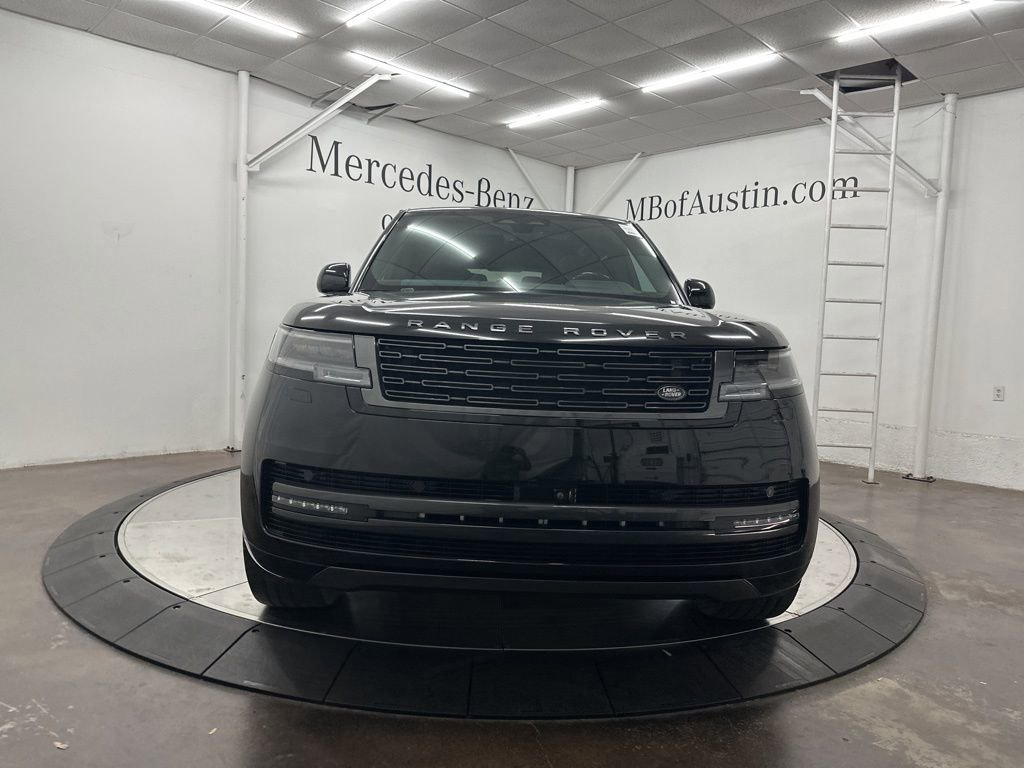 Used 2025 Land Rover Range Rover Long Wheelbase SE image 2