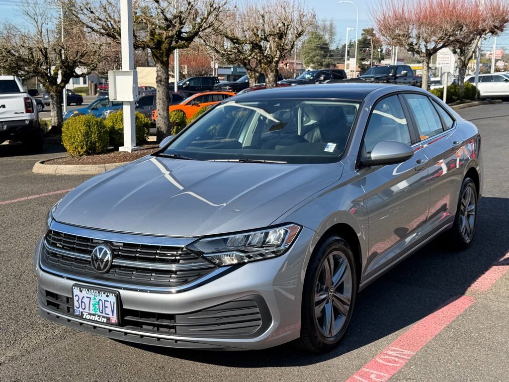 Used 2024 Volkswagen Jetta SE image 4