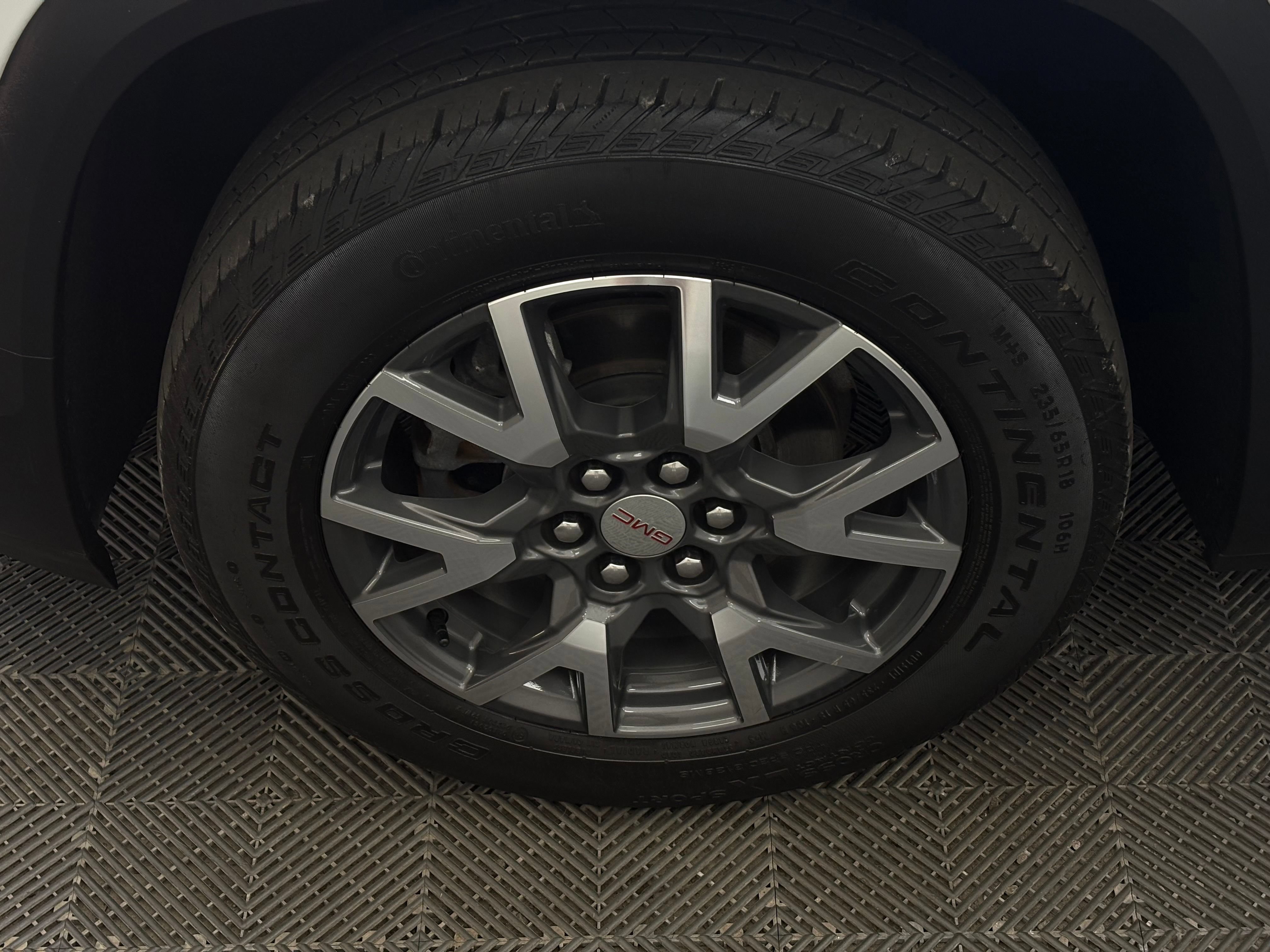 Used 2023 GMC Acadia SLE FWD image 11