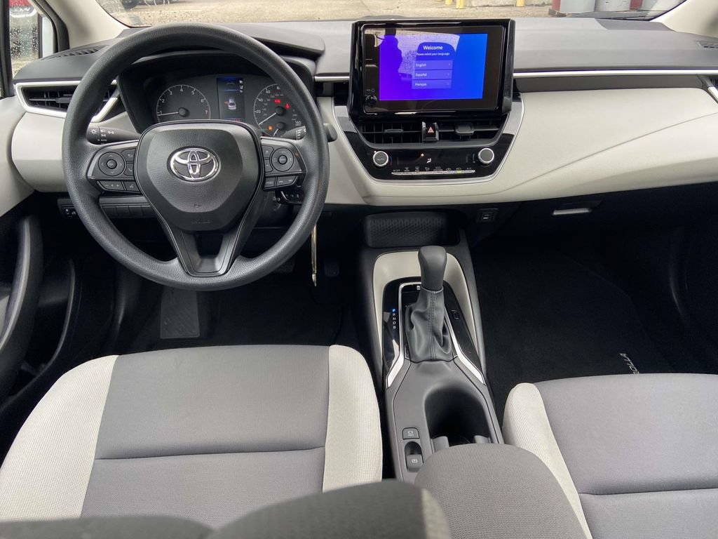 Used 2025 Toyota Corolla LE FWD image 10