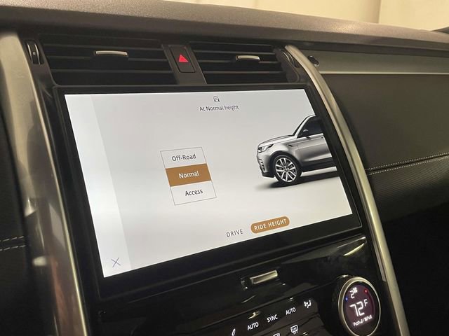 Used 2025 Land Rover Discovery Dynamic SE image 32