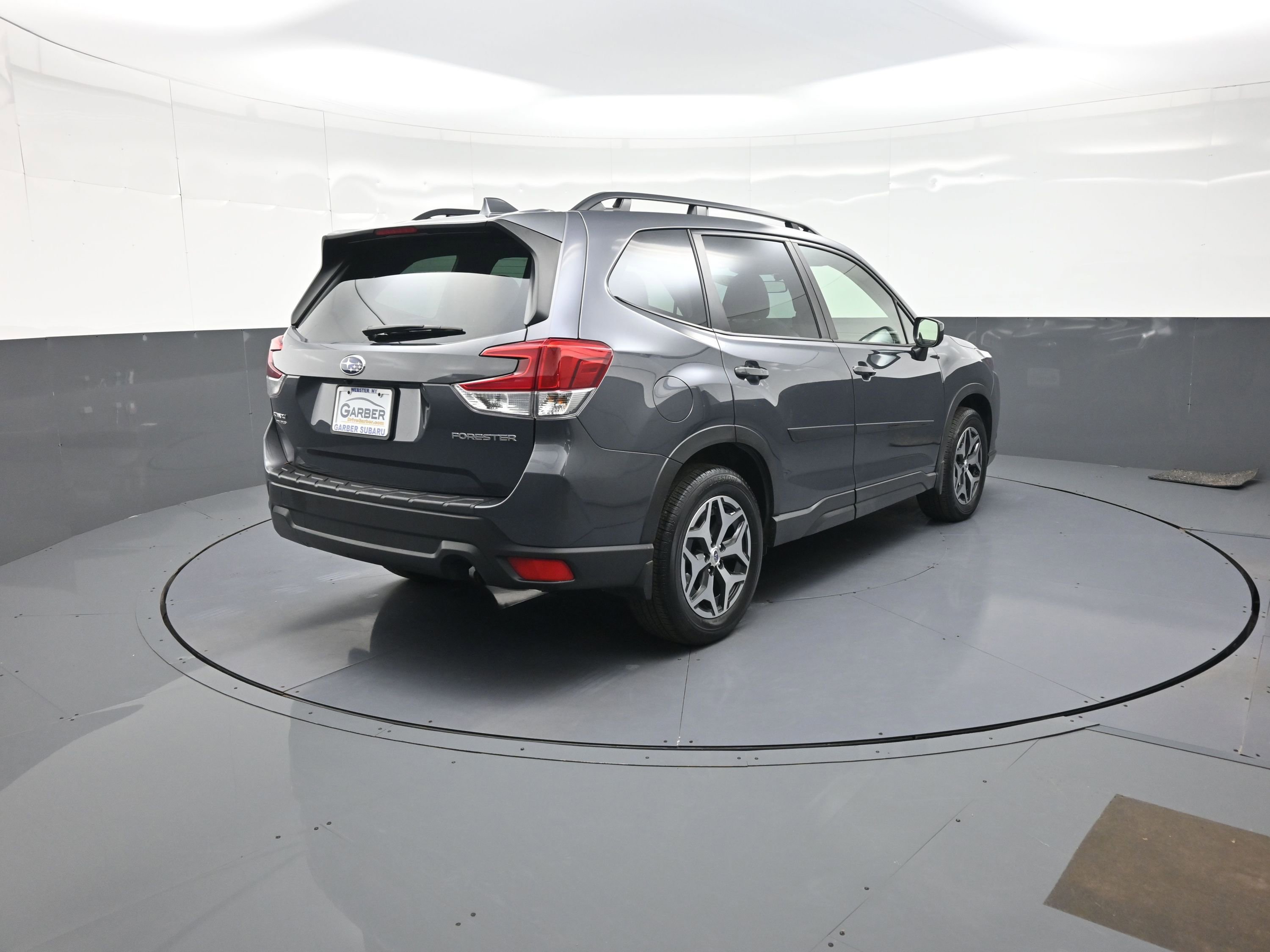 Used 2023 Subaru Forester Premium image 3