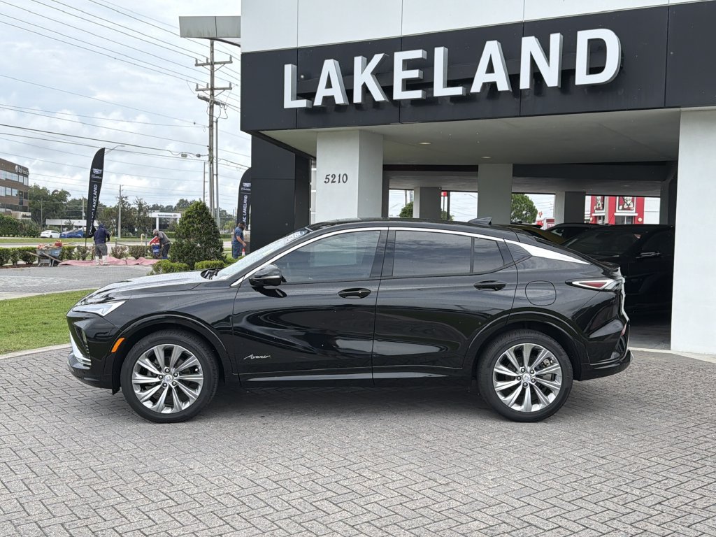 Certified 2025 Buick Envista Avenir FWD image 3