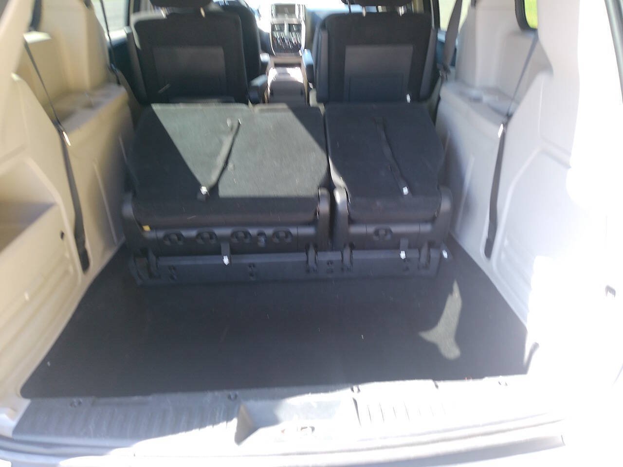 Used 2012 Dodge Grand Caravan SXT w/ Entertainment Group 1 FWD image 13