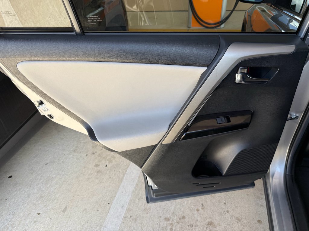 Used 2018 Toyota RAV4 Limited FWD image 27