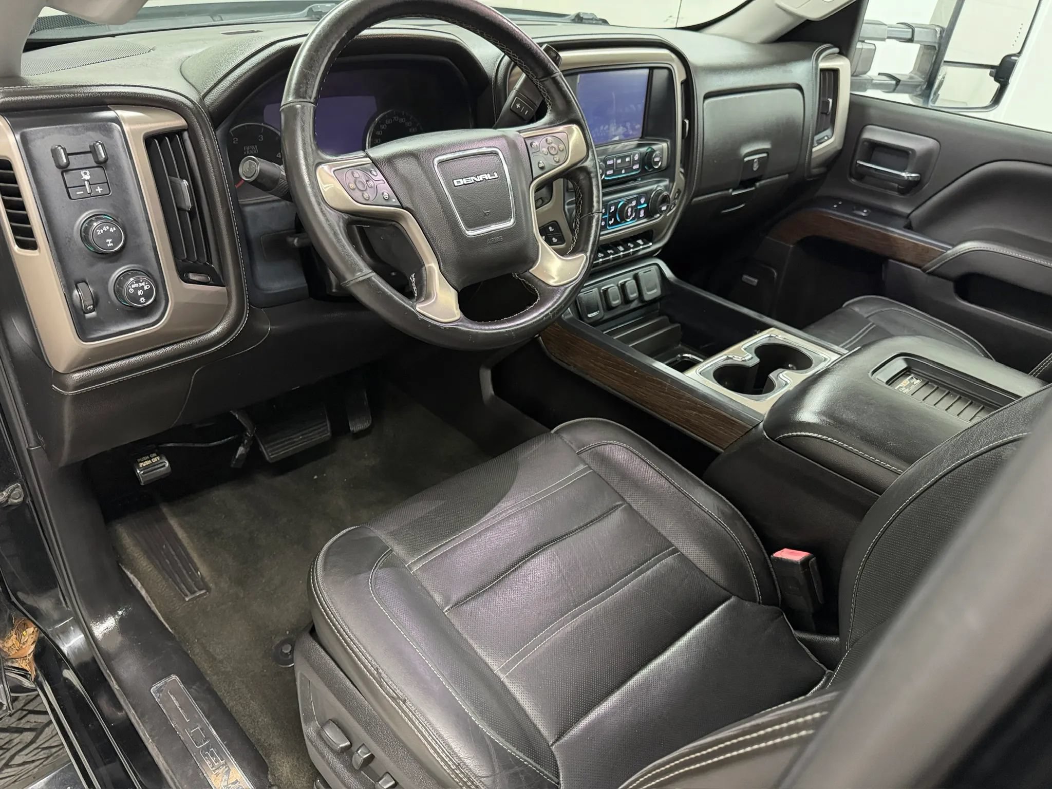 Used 2018 GMC Sierra 2500 Denali w/ Duramax Plus Package AWD/4WD image 59
