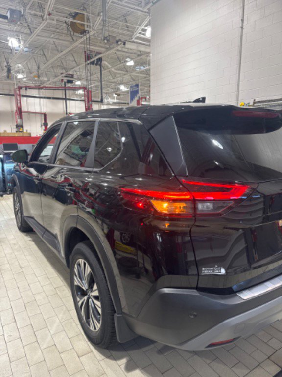 Used 2023 Nissan Rogue SV image 43