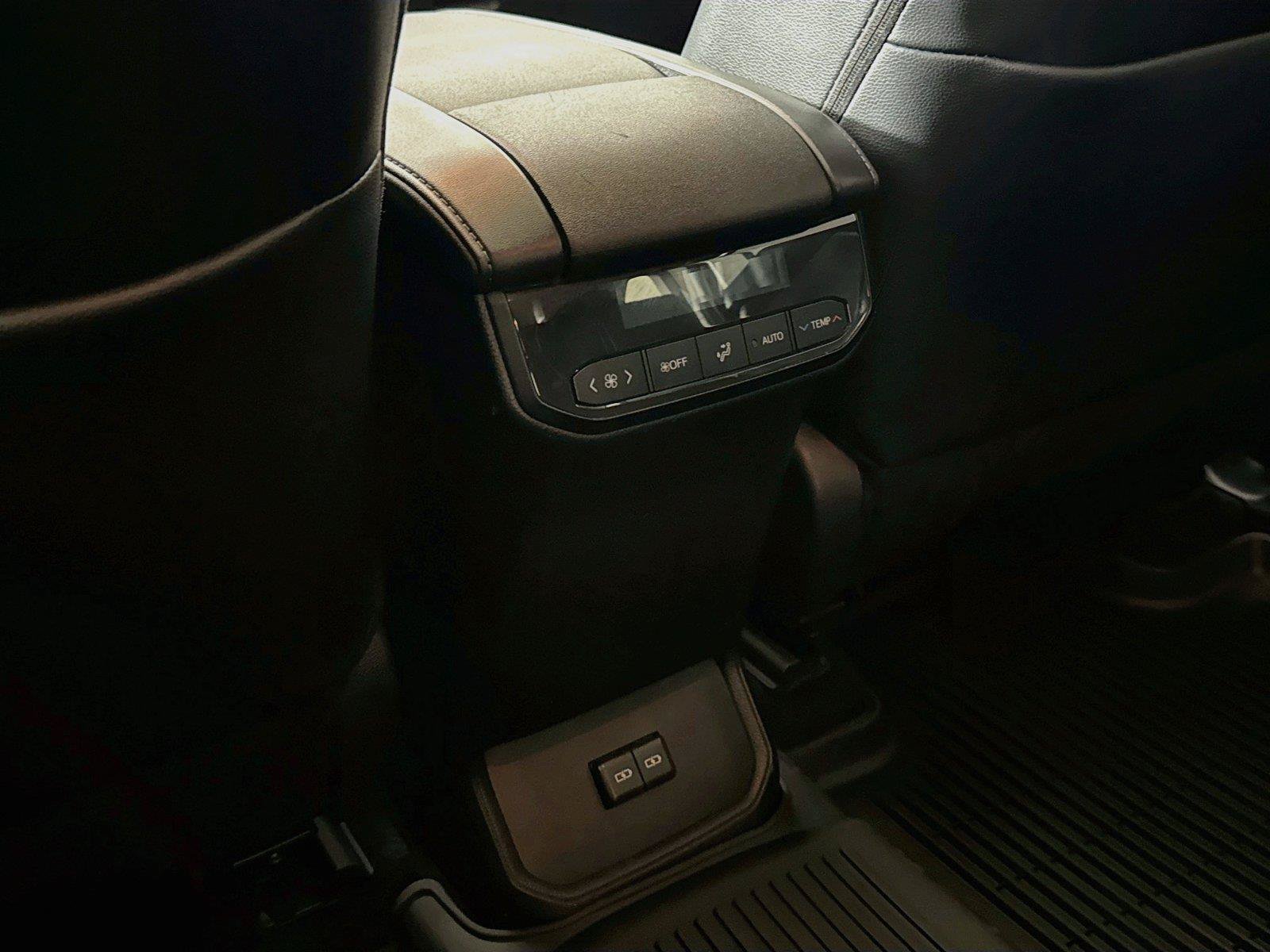 Certified 2025 Toyota Highlander XLE FWD image 35