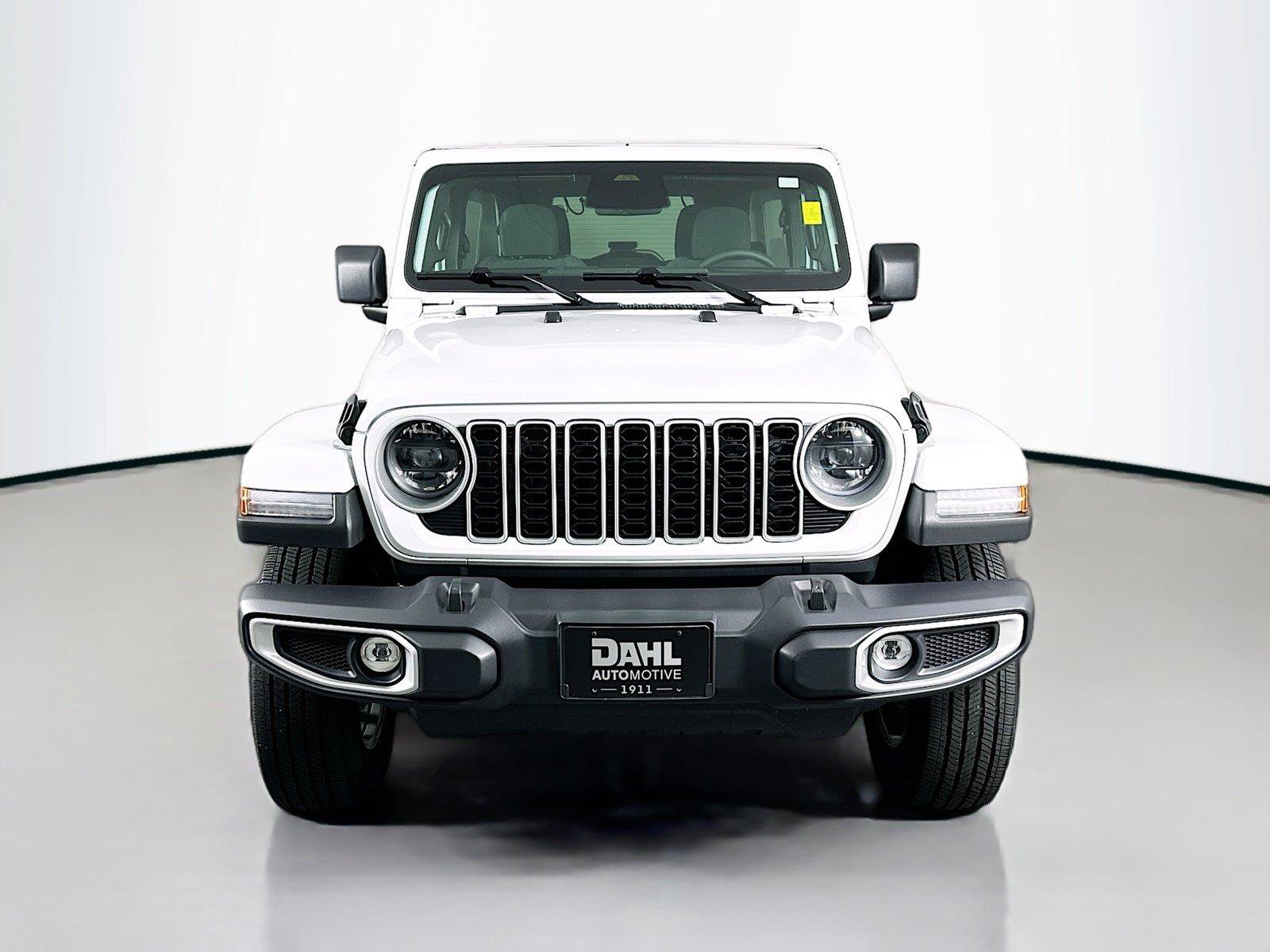 Used 2026 Jeep Wrangler Unlimited Sahara AWD/4WD image 3