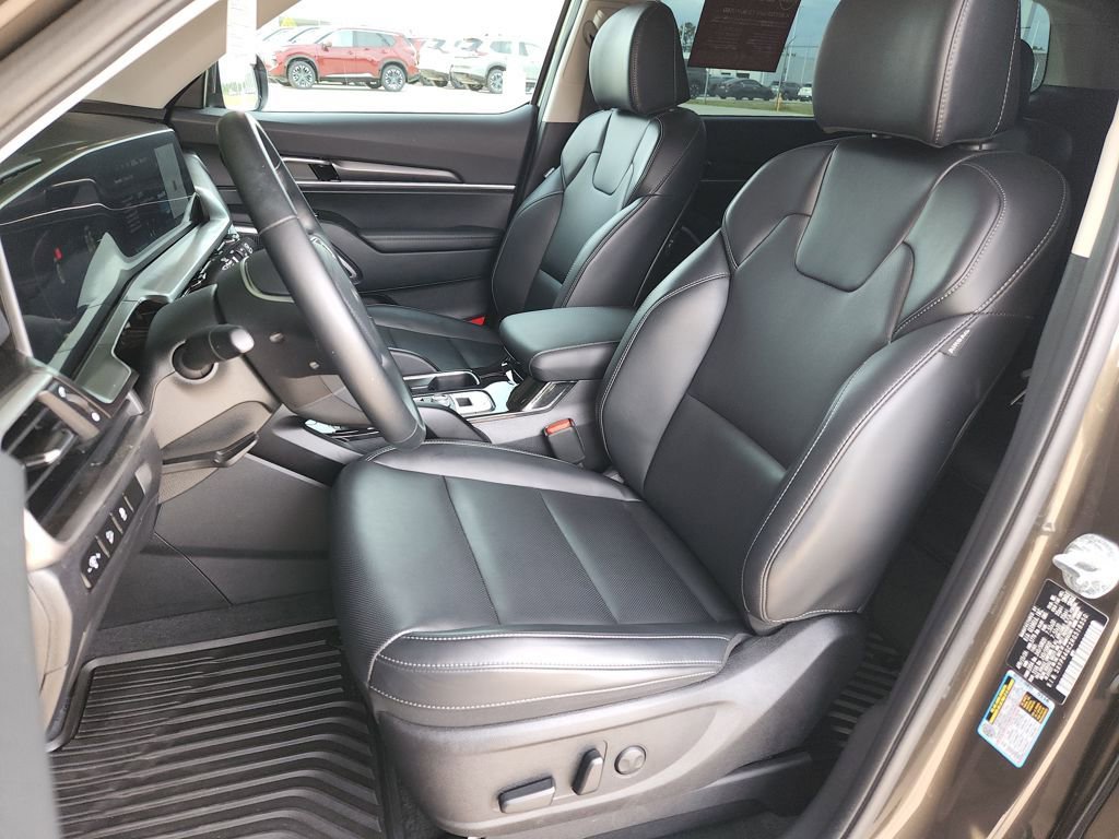 Used 2024 Kia Telluride S image 12