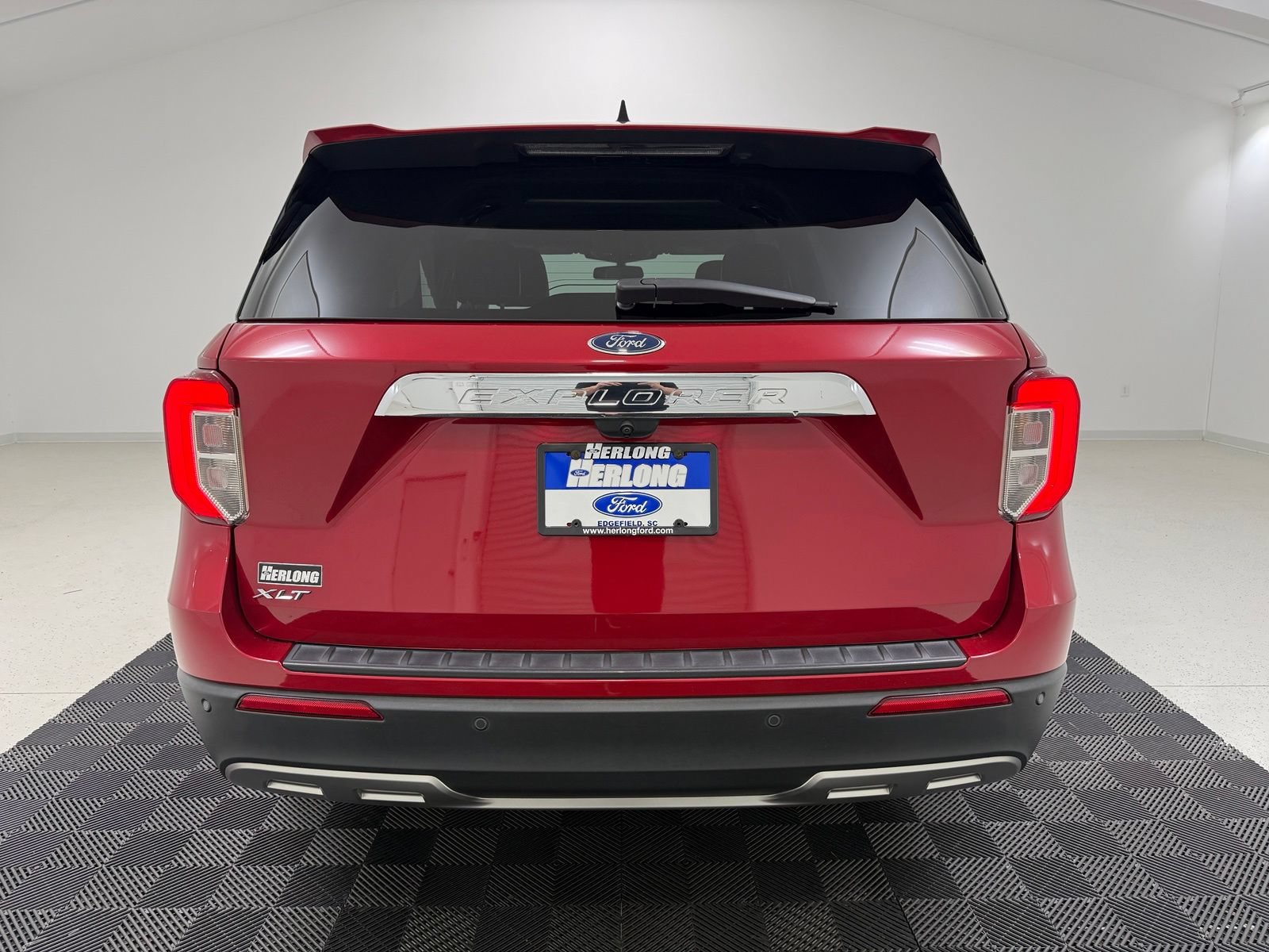 Used 2021 Ford Explorer XLT w/ Equipment Group 202A RWD image 7