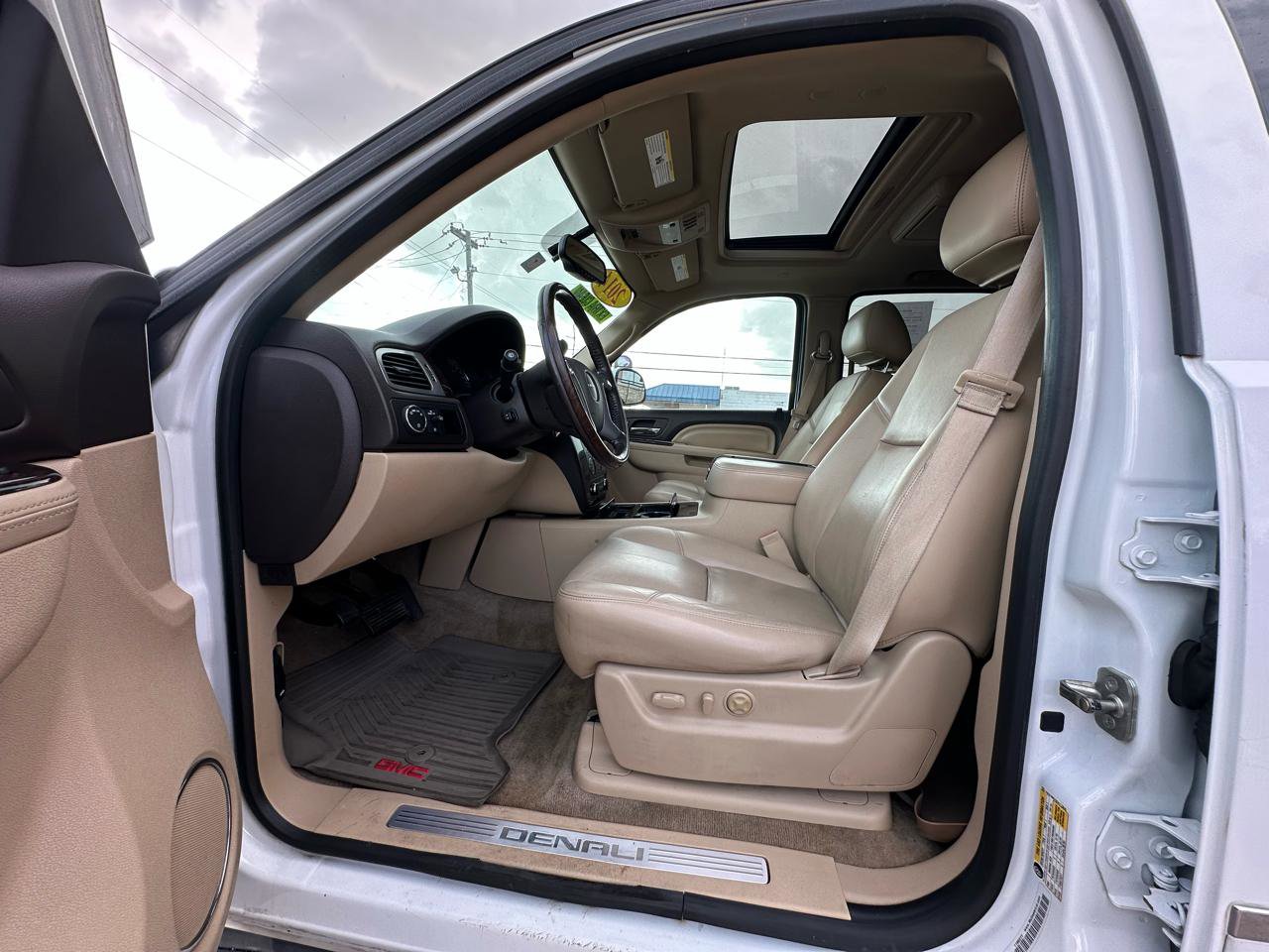 Used 2014 GMC Yukon XL Denali image 10