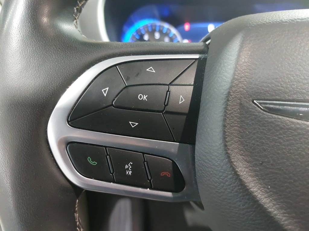 Used 2024 Chrysler Pacifica Touring-L FWD image 16