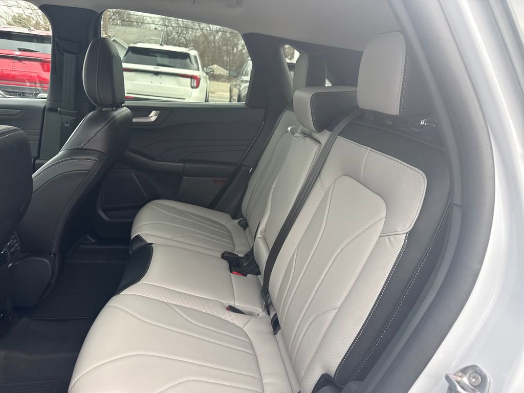 Used 2025 Ford Escape Platinum w/ Premium Technology Package image 17
